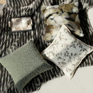 Goodly Home 45x45cm Luxury Elegant 3D Embossed Floral Square Pillow Cover Cream Beige Soft Fabric Cushion Cover for Sofa Bed Minimalist Home Decor