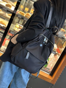 Fashionable Lightweight Large Capacity Nylon Shoulder Bag for Women Commuter Backpack Oxford Cloth Travel Bag School Bag