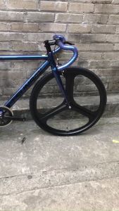 (CHAT VỚI SHOP TRƯỚC KHI ĐẶT HÀNG) Xe đạp fixed gear Tsunami 100 màu xanh bánh trước 3 đao mới 100%