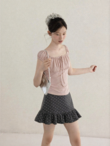 Cantonstory | Attractive Pink Square Collar Slim Fit Short Sleeve Puff Sleeves Tee