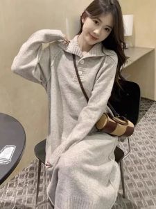 ชุดเดรสคอโปโลถักยาวปานกลางทรงเอหลวมๆ สำหรับผู้หญิง ชุดทำงานฤดูใบไม้ร่วง/ฤดูหนาว ชุดเดรสยาวคลุมเข่า