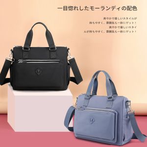 กระเป๋าถือหลายกระเป๋าที่คลังสินค้าพร้อมสำหรับกระเป๋าสะพายไหล่ไนลอนกันน้ำหญิง