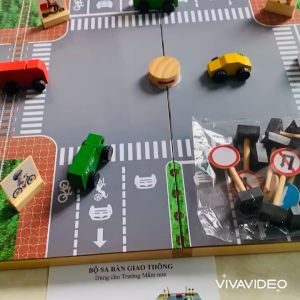 Đồ chơi sa bàn giao thông bằng gỗ đồ chơi mô hình phương tiện biển báo giao thông đường phố cho bé mầm non tiểu học