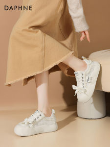 รองเท้าผ้าใบหนา Daphne สำหรับผู้หญิง ส้นสูงพอดีตัว ทรงส้นแบนหัวมน วัสดุยาง พื้นรองเท้าแบบสวมสบาย ทรงสปอร์ตลำลอง