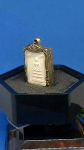 大名鼎鼎高僧龙婆空大德(泰三大”碰派”圣物大師之一请參阅以下说明）崇迪佛佛牌品相完美已包好古典铜制佛牌壳 Super Famous Master Monk Lp Kong Nur Phong(holy Powder) Phra Somdej AmuletWith Brass Made amulet casing