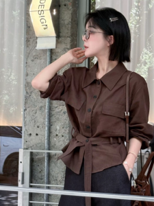 เสื้อเชิ้ตผู้หญิงแขนยาวทรงหลวมสไตล์เกาหลีฤดูใบไม้ร่วงปี 2025 ทรงเข้ารูป แขนยาว ทรงเข้ารูป เสื้อผ้าทำงาน สไตล์สตรีท