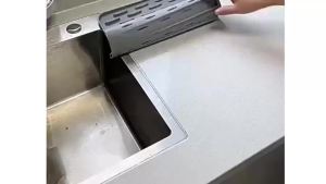 Tấm Lót Thoát Nước Bằng Silicon Cho Mặt Bàn Bếp Bồn Rửa Và Tủ Lạnh Có Hệ Thống Thoát Nước Tích Hợp Kiểu Dáng Hiện Đại Hình Chữ Nhật Giúp Làm Sạch Và Làm Khô Dụng Cụ Và Bát Đĩa.