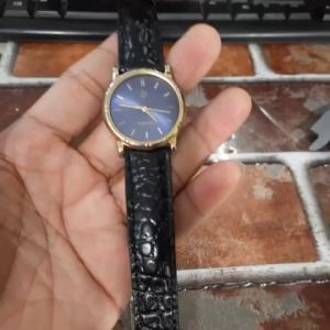 Đồng hồ nữ Q&Q Tososin dây da size 33mm mặt xanh dương second hand si Nhật