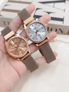 OMQ นาฬิกาข้อมือแฟชั่นสายแม่เหล็กปรับสายได้ตามขนาดข้อมือ หน้าปัดขนาด30มม.ดีไซน์เรียบหรู ตั้งเวลาให้แถมถ่านให้ฟรี