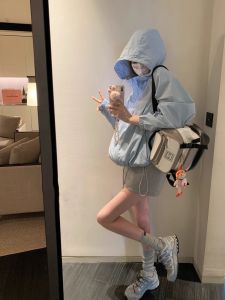 Womens Summer 2024 Loose Fit Hooded Lightweight Breathable Sun Protection Jacket Drawstring Design Fashionable Outdoor Coat