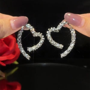 Elegant Sparkling Heart Shaped Silver Needle Earrings Womens Fashionable Versatile Luxury Trendy Drop Earrings