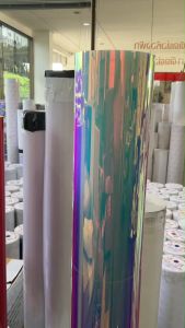 ฟิล์มรุ้งปรอท หน้ากว้าง 137 cm ความยาว 5 เมตร ยี่ห้อฟู่ซุ่นใช้สำหรับติดตกแต่ง กระจก ตู้โชว์ ร้านค้า เพื่อความสวยงาม