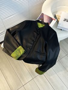 เสื้อแจ็คเก็ตหนัง PU ทรงสั้นสำหรับผู้หญิง ฤดูใบไม้ผลิและฤดูใบไม้ร่วง 2025 ดีไซน์ใหม่ สไตล์จีน กระดุม ดีไซน์พิเศษ ดีไซน์ชาติ