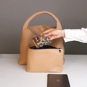 พร้อมส่งในไทย กระเป๋าสะพายหนังPREMIUMสานด้วยมือ Shoulder Bag (Hand Made)Tote.L