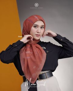 MONA SCARF by Nadheera luxury hijab kerudung Squer motif voal bellvina segi empat terbaru