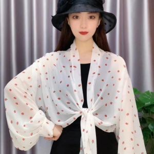 E3 เสื้อแขนยาวกันแดด เสื้อคลุมไหล่ พิมลาย ผูกเอว Free Size ผ้าชีฟอง บางเบาใส่สบาย เหมาะกับอากาศร้อน สินค้าพร้อมส่งในไทย