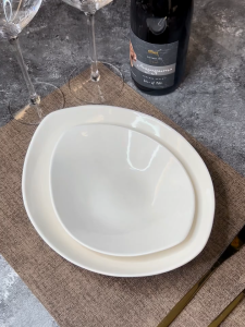 Snug Ceramic Material White Boat Design Bowl Large Capacity Salad Bowl Round Edges Bowl Multipurpose Bowl