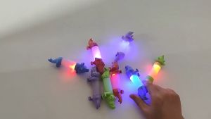 SYARIAH TOYS MAINAN FINGER POP LED KARAKTER LIGHT POP ICON SURABAYA IKAN SURA & BUAYA