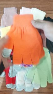 Sarung Tangan Touchscreen Rajut: Banyak Pilihan Warna