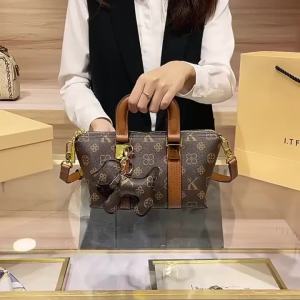 Vintage Inspired Leather Crossbody Bag For Women Luxury Designer Shoulder Handbag Elegant Tote Purse