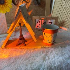 ที่คั่นหนังสือ ที่วางหนังสือพร้อมแก้ว