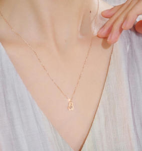 ZHOU LIU FU 周六福 สร้อยคอจี้ทอง 75% 18K Gourd Pendant Necklace 0-Chain Unique Design Daily Jewelry for Women C0621212