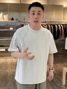 เสื้อยืดคอกลมแขนสั้นผู้ชายระบายอากาศได้ดี สไตล์ฤดูร้อน ทรงหลวม ผ้าฝ้ายผสมโพลีเอสเตอร์ สำหรับใส่ไปทำงาน