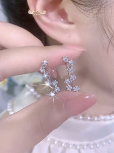 Sparkling Diamond Zhu Stone Earrings Fashionable Unique Design Womens Elegant Star Pattern Alloy Gold Plated Silver Earrings