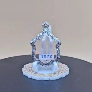 No.1072 กรอบพระ/ตลับพระงานสเตนเลสลายไทย ขนาดใส่สวย 2.8x3.5 ซม. พิมพ์เหรียญแม่ทัพวัดเขาบันไดอิฐหรือพิมพ์ใกล้เคียง