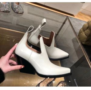 รองเท้าบู๊ตหัวแหลมส้นสูงแบบสวมสำหรับผู้หญิง หนังแท้ ทรงเข้ารูป ฤดูใบไม้ผลิและฤดูใบไม้ร่วง รองเท้าทำงาน ส้นแบน หัวแหลม