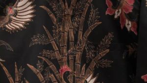 Kemeja Batik Pria Lengan Panjang Keren Mewah Hitam Elegant Premium Bahan Katun Lapis Furing PCW21