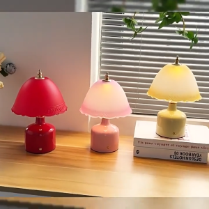 D196 Đèn bàn nhỏ hình nấm kem gốm sáng tạo ánh sáng dài bảo vệ mắt đèn LED trang trí phòng ngủ