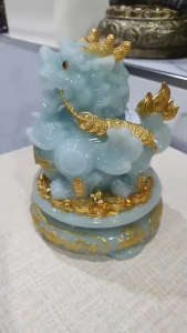 ปี่เซี้ยะ สีเขียวอ่อนบนกระถางกลมหมุนได้ 360องศา ขนาด9นิ้ว สัญลักษณ์อันดับ1ของโชคลาภ