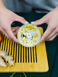 WP เครื่องบดพริก เครื่องปั่นกระเทียม เครื่องปั่นไฟฟ้า เครื่องสับอาหาร เครื่องบดกระเทียม เครื่องปั่นกระเทียม มินิไร้สาย USB เครื่องบดกระเทียม เครื่องปั่นขนาดเล็ก เครื่องบดเ ที่บดกระเทียมไฟฟ้า ที่ปั่นพริก ปั่นละเอียด blender