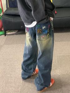 กางเกงยีนส์ทรงตรงทรงหลวมสไตล์อเมริกันสตรีทสไตล์โกธิกปักลายตัวอักษรสำหรับผู้ชายและผู้หญิง