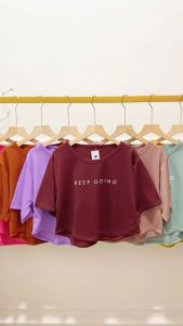 Kaos Wanita Trendy & Crop Top Terbaru: Atasan Kaos Sablon Lengan Pendek