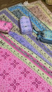 Souvenir Sajadah Motif Kashmeer Free Tile Souvenir Paket Oleh-oleh Haji Umroh Souvenir Pernikahan Sajadah Tahlilan Souvenir Tasyakuran Souvenir Pengajian Sajadah Murah