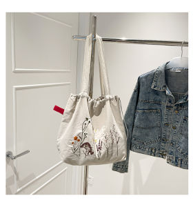 กระเป๋าสะพายไหล่ปักลายสไตล์ญี่ปุ่นสำหรับผู้หญิง กระเป๋าถือทรงใหญ่แบบลำลองสำหรับวัยรุ่น กระเป๋าเดินทางแบบลำลอง