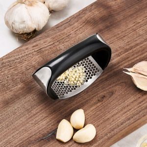 Kitchen Stainless Steel Manual Garlic Press Blogger Convenient Tool Metal Construction Easy to Use Garlic Peeler/Press
