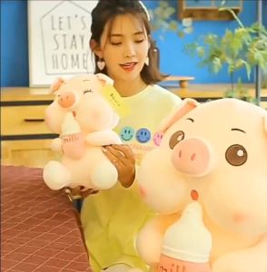 Gấu bông heo ôm bình sữa . Lợn Bú Bình Nhung Mịn Cao Cấp