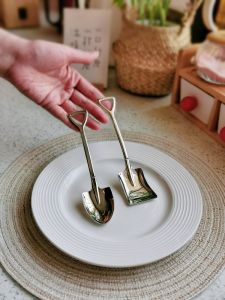 Thìa Rake Trẻ Em Bằng Thép Không Gỉ 304 Sáng Tạo Dùng Để Ăn Dưa Chuột Cổ Điển Phổ Biến Dụng Cụ Ăn Kem Cà Phê Thìa Quân Nhân