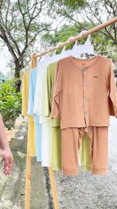 Bộ quần áo dài tay cài thẳng Arich vải sợi tre cho bé trai bé giá từ Sơ sinh đến 18 tháng