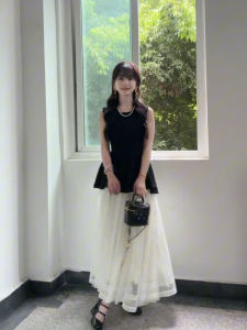 XUECAIQI | Small Petite French Slimming Black Sleeveless Top and Lace Skirt Set