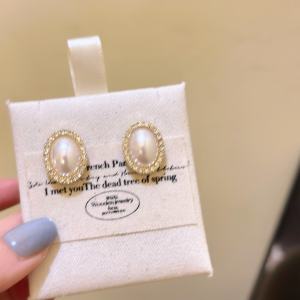 Elegant Oval Pearl Stud Earrings Womens Fashion Jewelry Romantic Minimalist Luxury Retro Court Style Trendy Clip-Ons