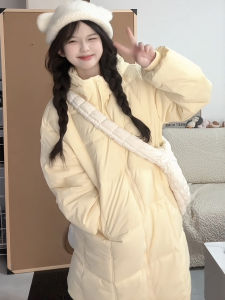 เสื้อแจ็คเก็ตผ้าฝ้ายยาวคลุมเข่าสำหรับผู้หญิง ฤดูหนาว 2025 ใหม่ สไตล์เกาหลี หลวม ปกคุณแม่ อบอุ่น แจ็คเก็ตผ้าฝ้าย