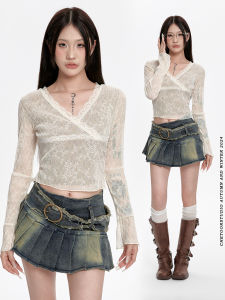 เสื้อยืดคอวีแขนยาวลายลูกไม้สไตล์ลำลองสำหรับผู้หญิงในฤดูร้อน เสื้อตัวบนทรงเข้ารูปสั้นสำหรับผู้หญิงไซส์เล็ก