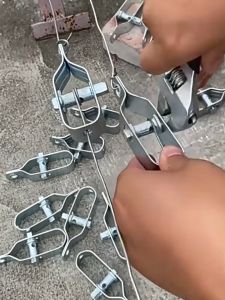 (ราคา 2 ชิ้น)ตัวปรับลวดให้ตึง ปรับความตึงของลวด ขึงลวดหนามWire Tensioner Metal Wire Tool Cable Tensioner