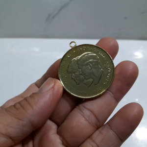 Mặt đồng xu treo trang sức khắc hình vua và nữ vương Anh đường kính 38.5mm