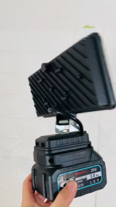 Đèn pin LED gắn cố định chân đế 84 bóng dùng chân pin rời -CTG