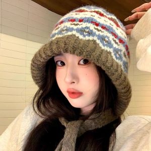 หมวกถักสไตล์ชนเผ่าสำหรับผู้หญิงหมวกถักแจ็คการ์ดสไตล์วินเทจฝาครอบป้องกันหูสำหรับฤดูหนาวหมวกที่ครอบหูให้ความอบอุ่นกลางแจ้งกันลม